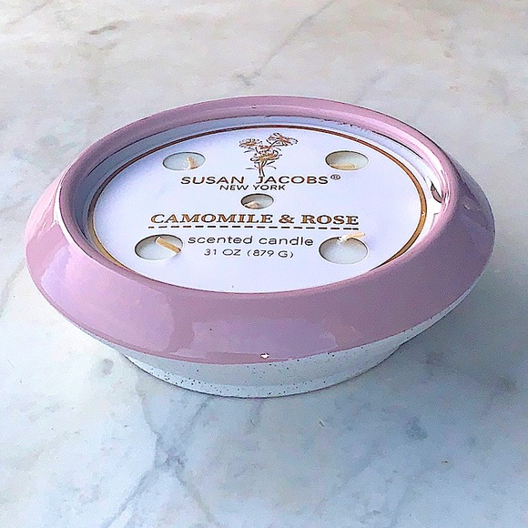 SUSAN JACOBS NEW YORK CANDLE CAMOMILE & ROSE NEW 5 WICK 31 OZ - Picture 2 of 4